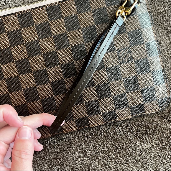 LOUIS VUITTON DAMIER EVENE NEVERFULL CLUTCH WRISTLET - Picture 2 of 16